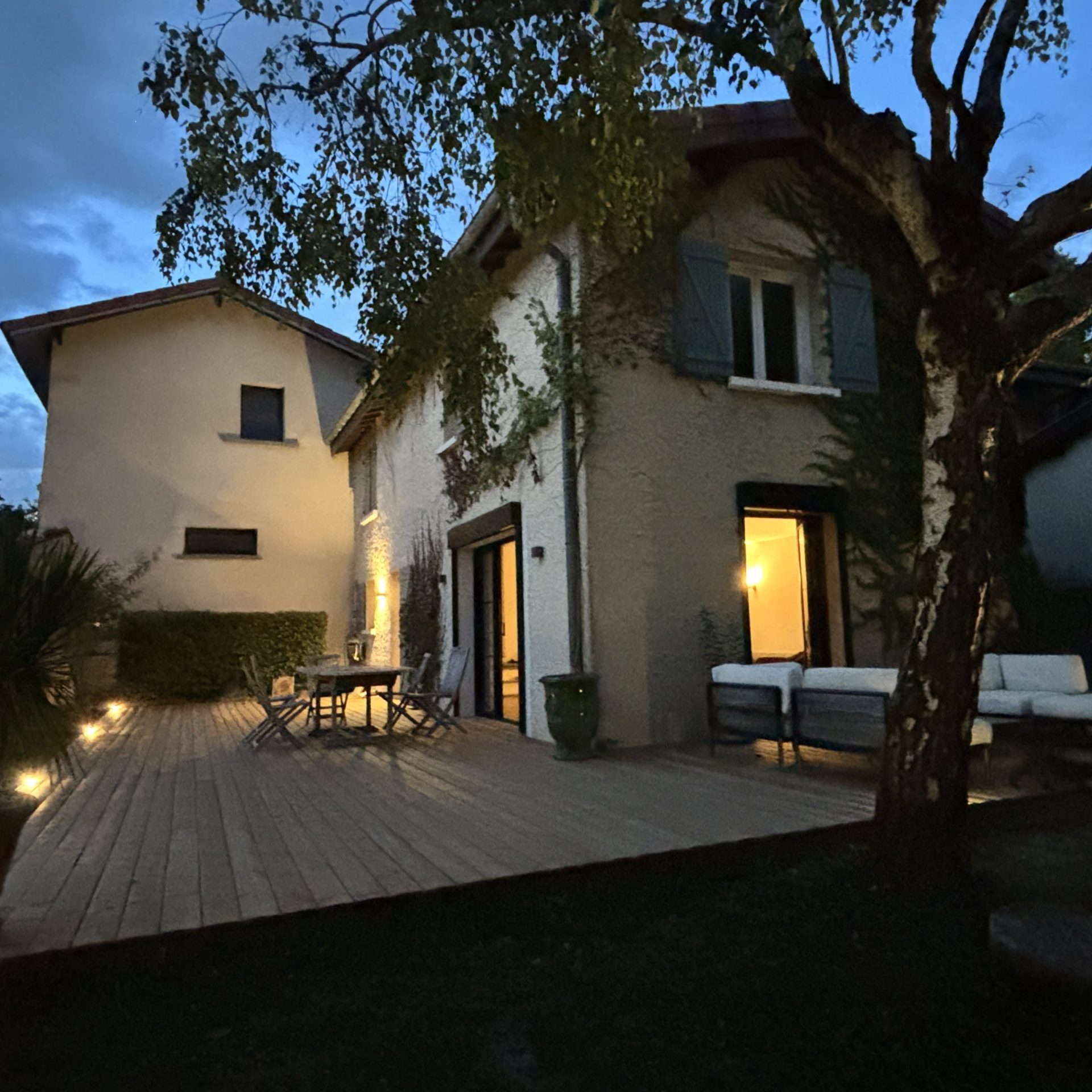 Terrasse bois et éclairage