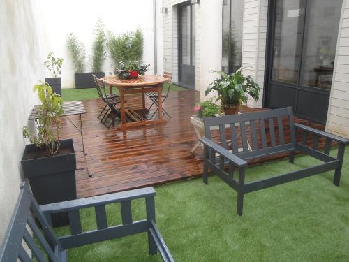 Terrasse en pin classe 4 et gazon synthétique